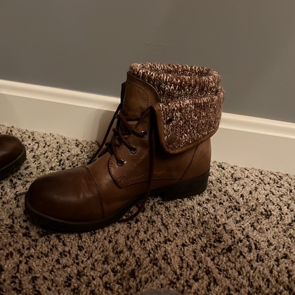Brown boots - Picture 2 of 4